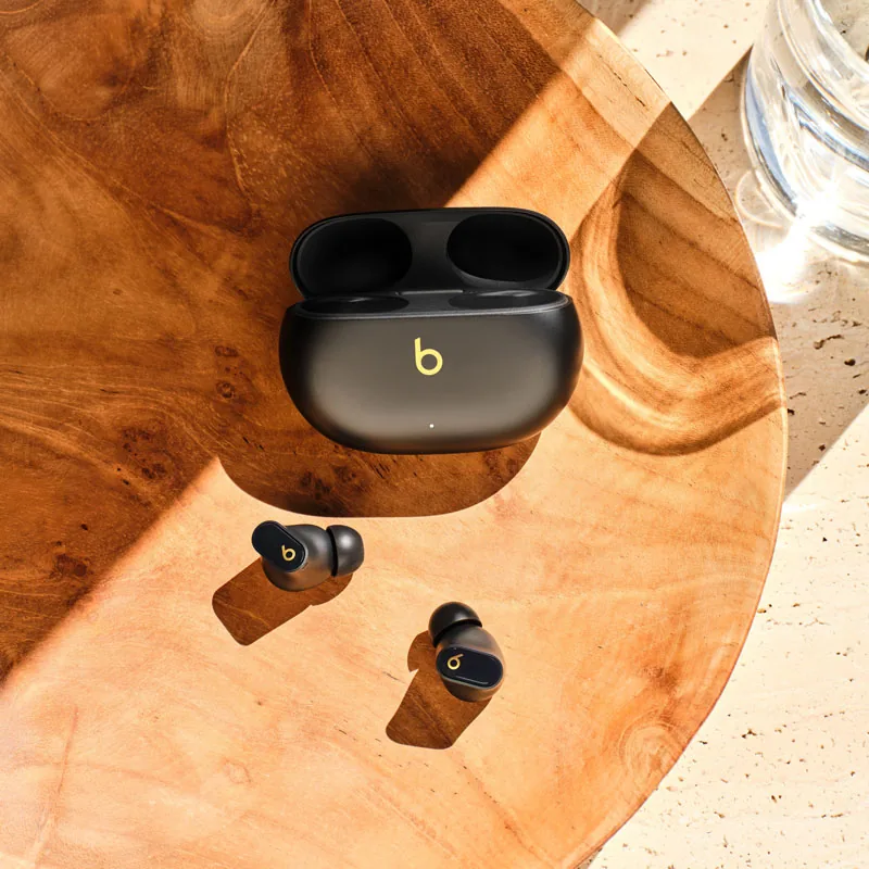 Beats Studio Buds +: detalle del diseño