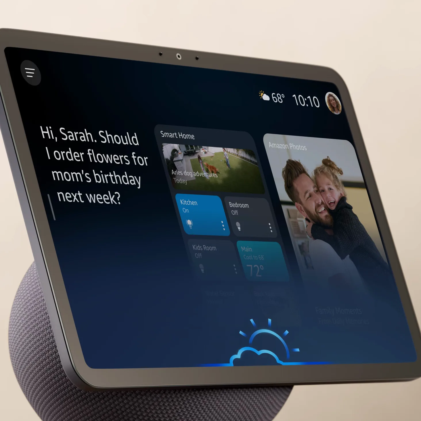La pantalla del Echo Show 11 con la barra de luz de Alexa encendida.