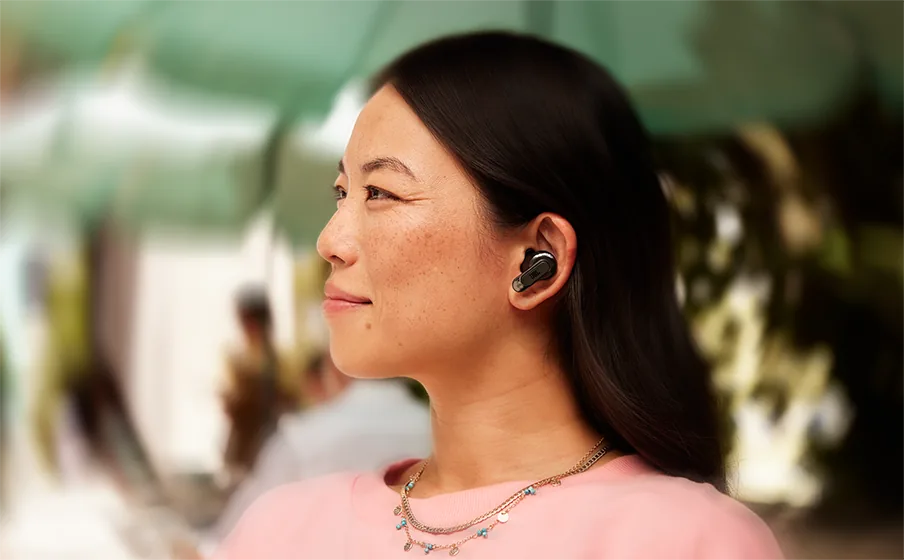 JBL Tour Pro 3 — imagen de uso oficial