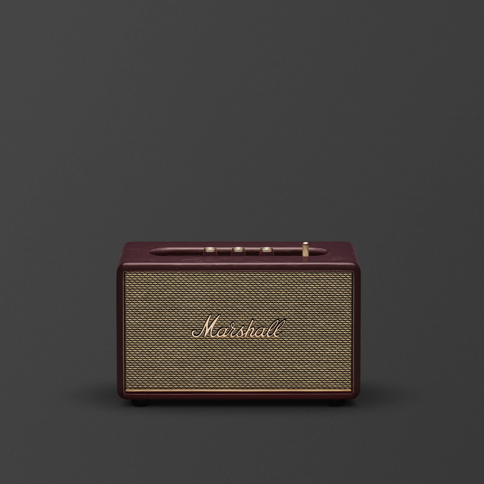 Marshall Acton III en Burgundy