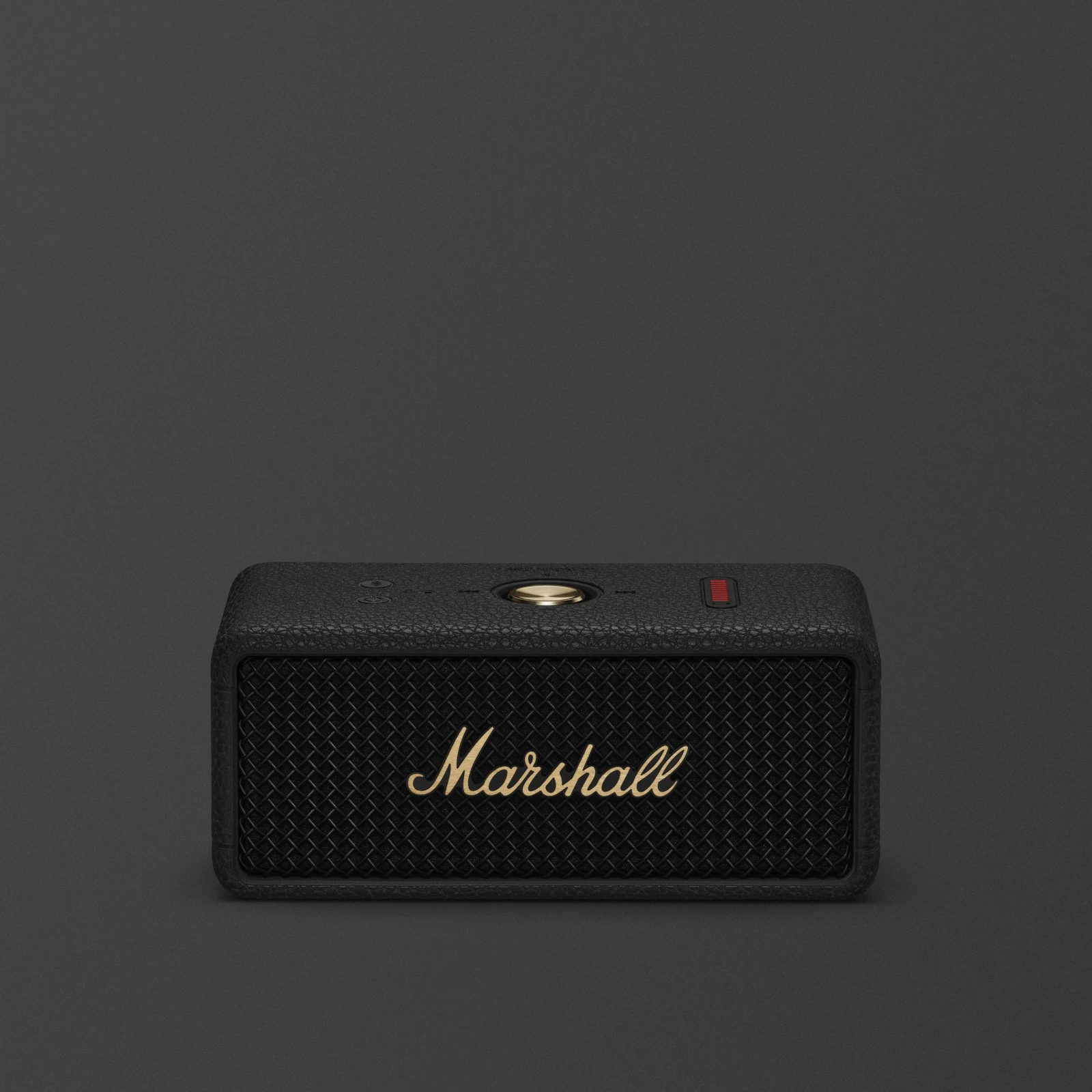 Marshall Emberton III en Negro y latón