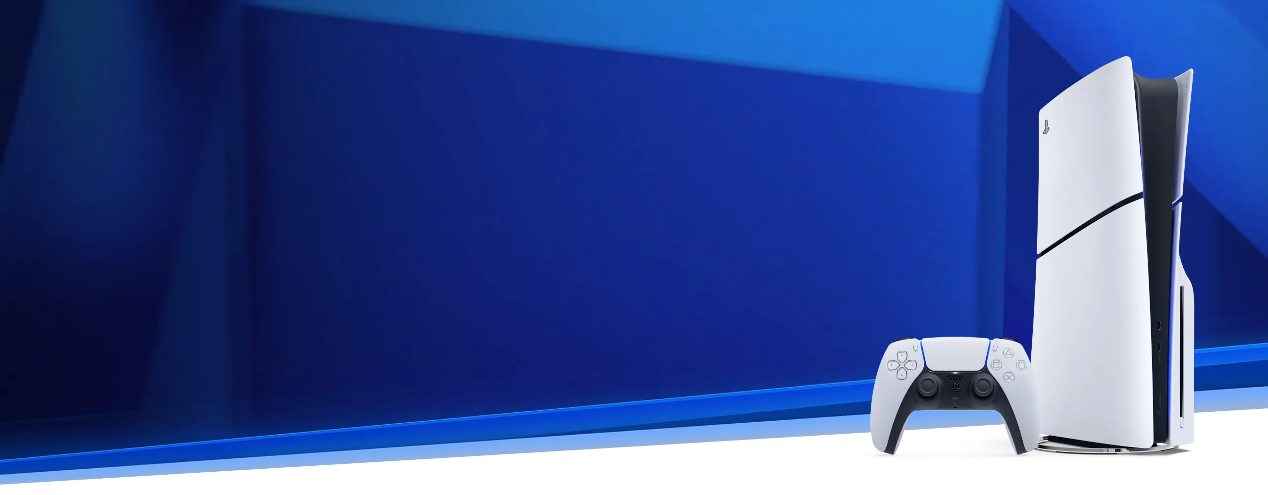 La PlayStation 5 y su control DualSense sobre un fondo azul.