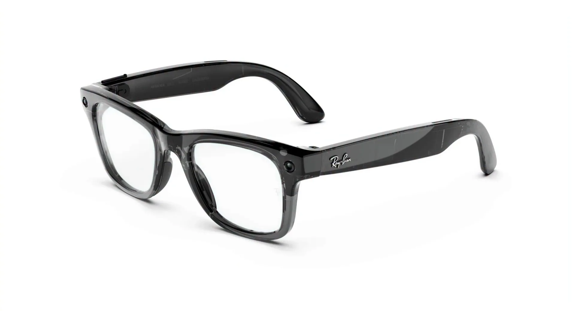 Las Ray-Ban Meta Wayfarer en negro transparente: sus lentes Transitions pasan de claros a aguamarina oscuro.