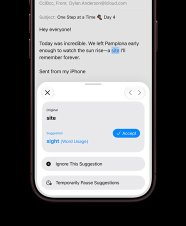 iPhone 18 Pro, color borgoña, la pantalla muestra a Siri AI revisando un email en la app Mail