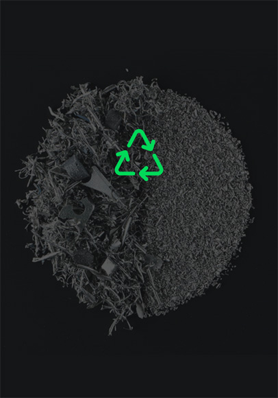 Pila de chatarra de aluminio reciclado, ícono verde de reciclaje
