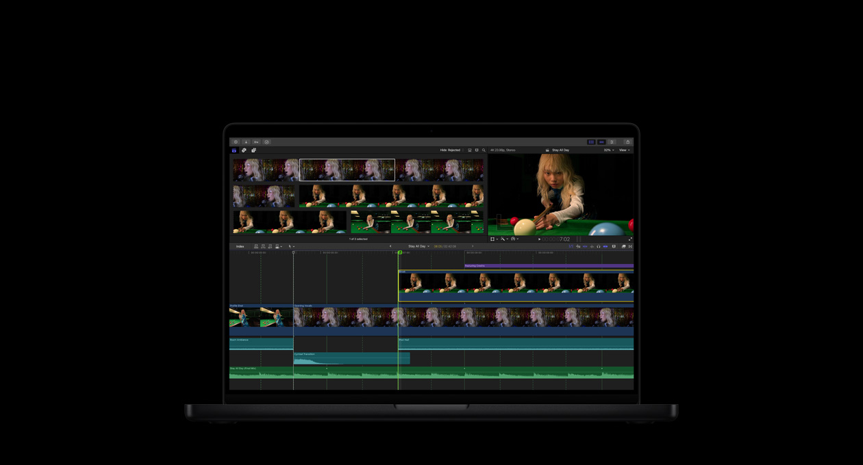 MacBook Pro de 16 pulgadas, clips de video de una persona de cabello rubio que canta y juega al billar, línea de tiempo de edición en la parte inferior