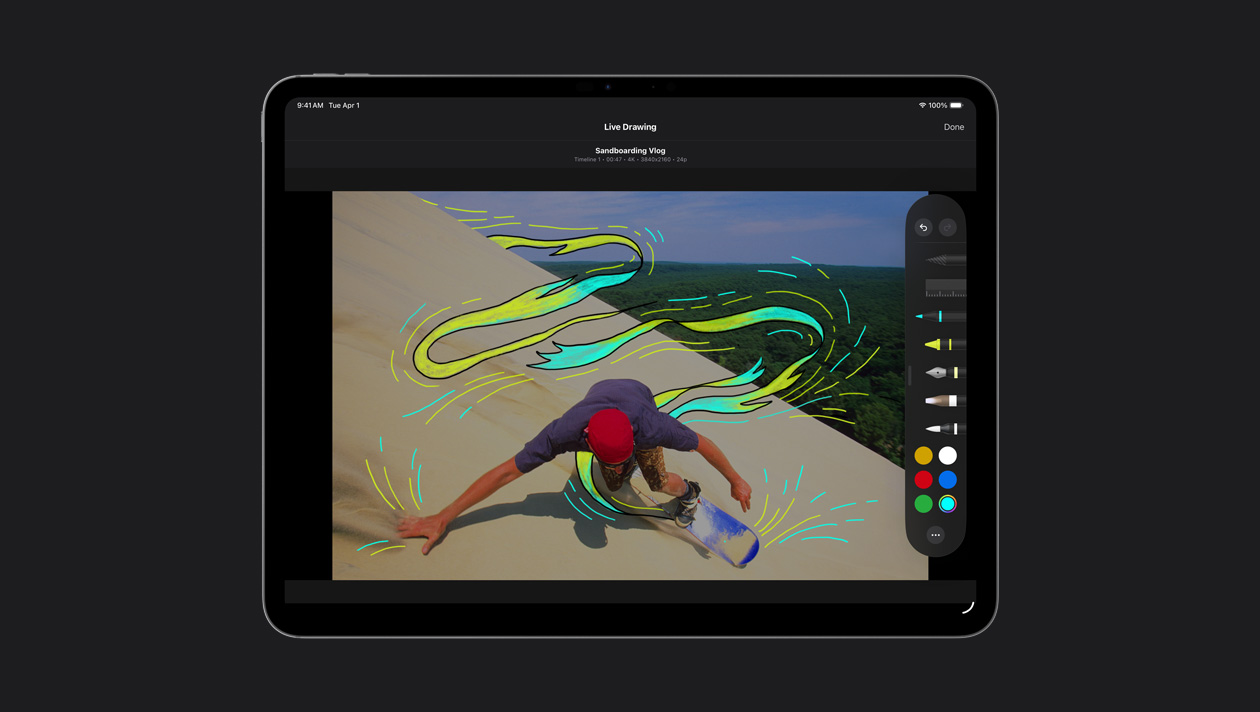 iPad Pro de 13 pulgadas, hombre practicando skating sobre dunas con líneas de movimiento amarillas y azules a su alrededor, demostración de Dibujo en Tiempo Real