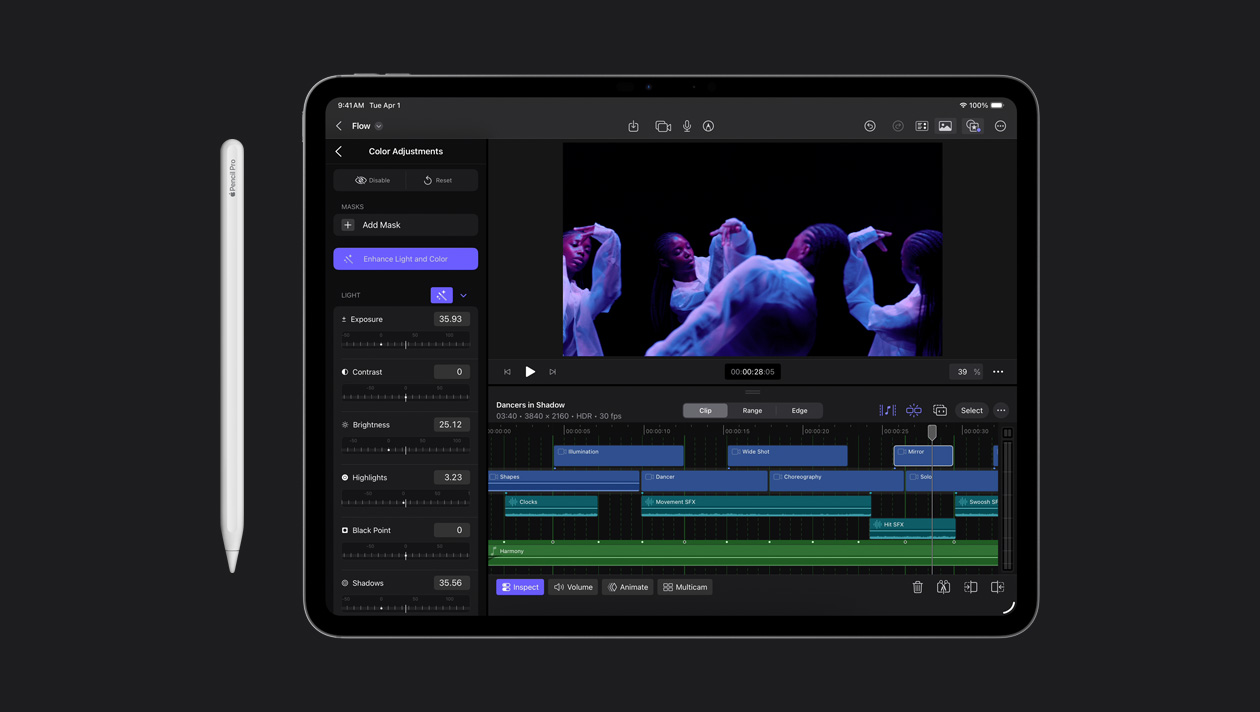 iPad Pro de 13 pulgadas que muestra un panel de ajuste de color a la izquierda, mujer bailando con iluminación ambiental a la derecha, línea de tiempo de un clip de video en la parte inferior, Apple Pencil a la izquierda del dispositivo