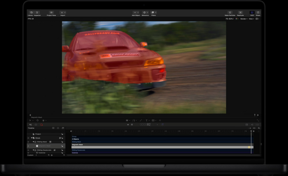 MacBook Pro de 16 pulgadas, la pantalla muestra el espacio de trabajo de Motion con un carro verde que atraviesa un campo, máscara roja que se superpone