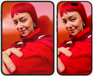iPhone Duo abierto en posición vertical y iPhone 18 Pro Max al lado, ambos con la misma imagen de una persona pelirroja vestida de rojo, el iPhone Duo muestra más contenido de la imagen gracias a su pantalla más grande