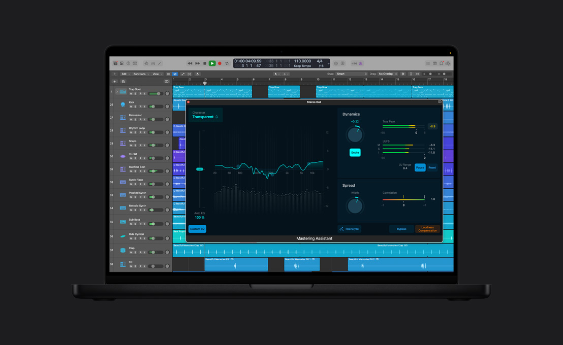 Pantalla de una MacBook Pro de 16 pulgadas que muestra una ventana de Mastering Assistant, ventana de salida estéreo, con una gráfica de Ecualizador Personalizado hacia la izquierda, un análisis de Dinámica y Extensión, y ajustes a la derecha